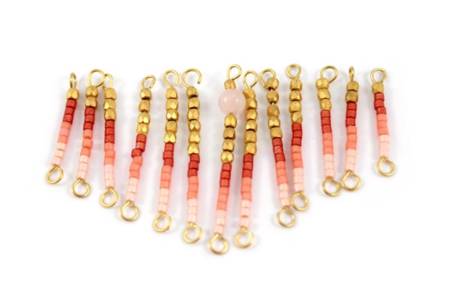 Sautoir perles Miyuki corail et gouttes dorées : Etape 2