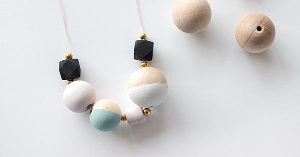 Sautoir perles en bois esprit scandinave