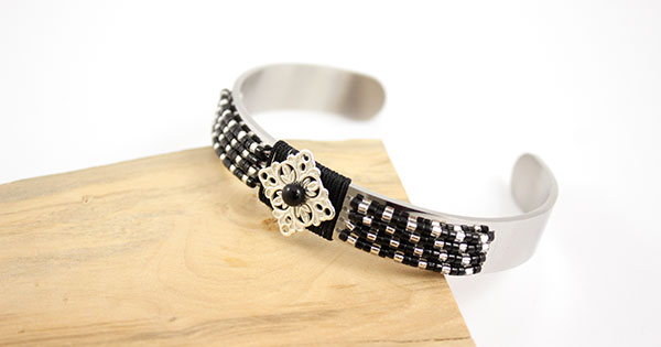 Bracelet jonc tissé Miyuki motif damier cabochon Onyx