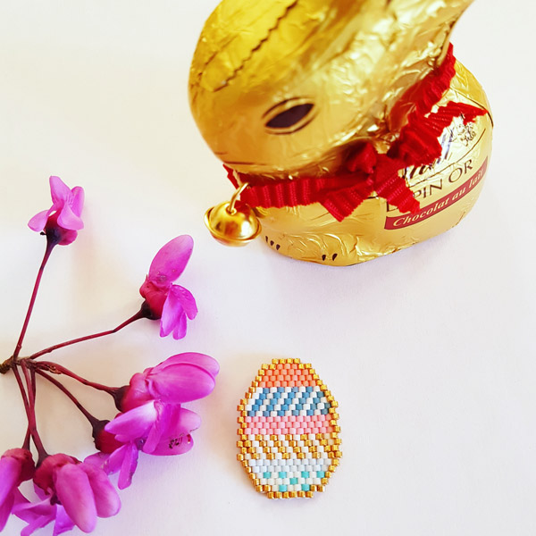 Grille de tissage brick stitch oeuf de Paques en perles Miyuki Delicas par Lili Azal&eacute;e