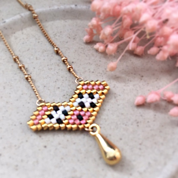 Sautoir pendentif coeur en tissage brickstitch par Rose Moustache : Etape 2