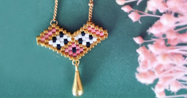 Sautoir pendentif coeur en tissage brickstitch par Rose Moustache