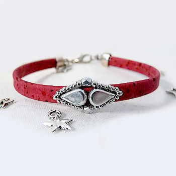 Bracelet des Copines en perles en verre Amos® et lacet liège double : Etape 13