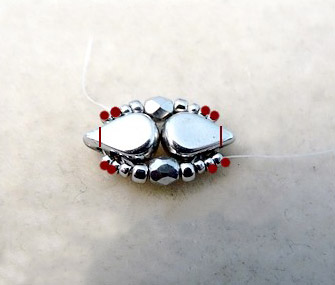 Bracelet des Copines en perles en verre Amos® et lacet liège double : Etape 5