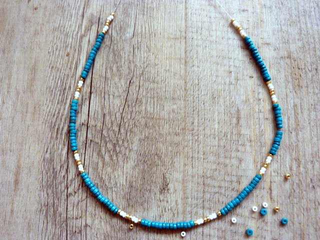 Collier pointe de flèche martelée et perles de rocaille Miyuki : Etape 1