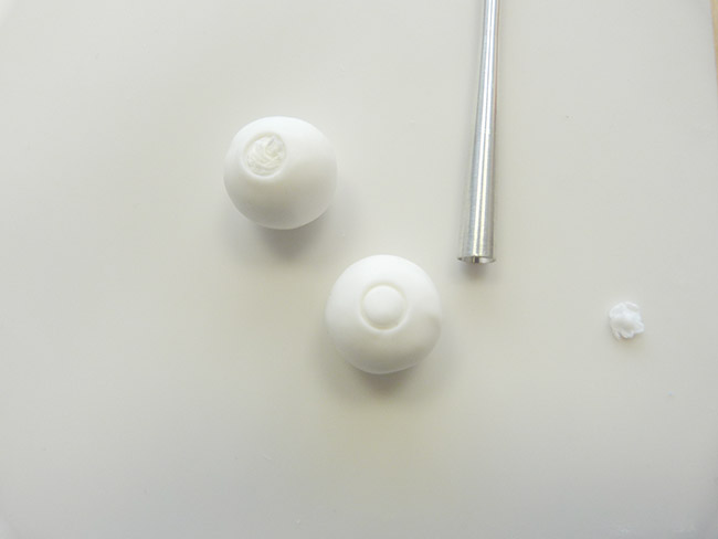 Boucles d'oreilles avec des perles creuses réalisées en pâte polymère : Etape 3