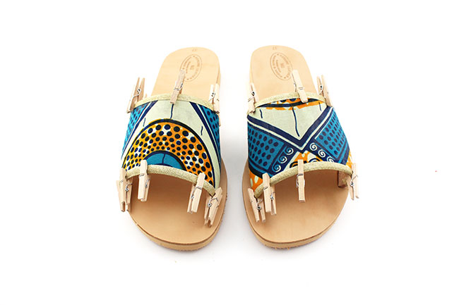 customiser des sandales en cuir avec du tissu wax coller le biais 2