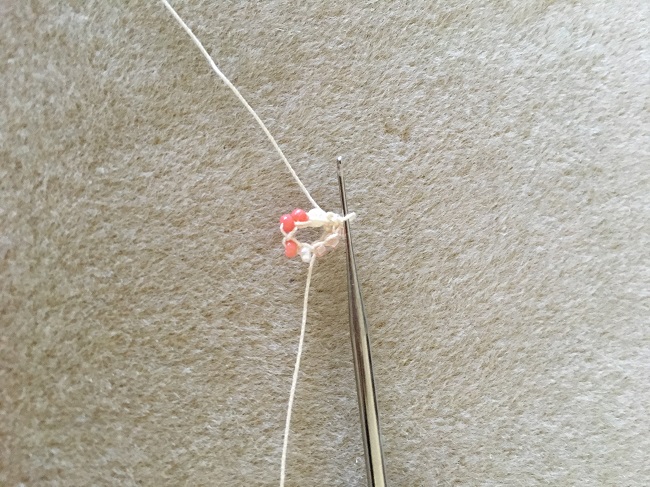 Bracelet spirale au crochet avec des perles de rocaille 11 : Etape 4