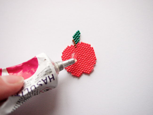 Broche Big Apple avec tissage brick stitch : Etape 5