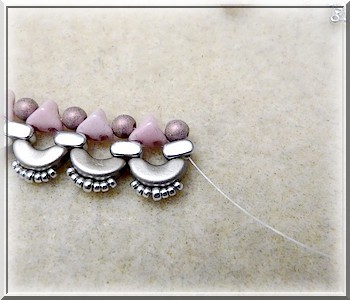 Collier Céline Super-KhéopS® , Ios® et Arcos® par Puca : Etape 7 Collier Céline Super-KhéopS® , Ios® et Arcos® par Puca : Etape 7