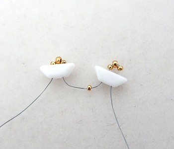 Bracelet avec perles Tinos®, Arcos®, Pinch, toupies PureCrystal® et Strass Mesh : Etape 2