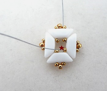 Bracelet avec perles Tinos®, Arcos®, Pinch, toupies PureCrystal® et Strass Mesh : Etape 4