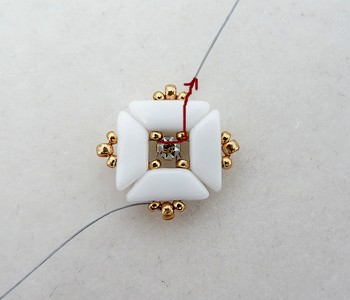 Bracelet avec perles Tinos®, Arcos®, Pinch, toupies PureCrystal® et Strass Mesh : Etape 8