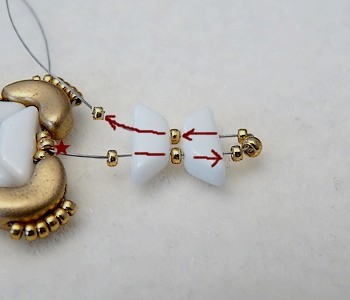 Bracelet avec perles Tinos®, Arcos®, Pinch, toupies PureCrystal® et Strass Mesh : Etape 12