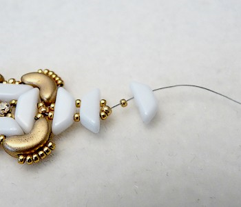 Bracelet avec perles Tinos®, Arcos®, Pinch, toupies PureCrystal® et Strass Mesh : Etape 14