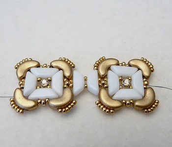 Bracelet avec perles Tinos®, Arcos®, Pinch, toupies PureCrystal® et Strass Mesh : Etape 16