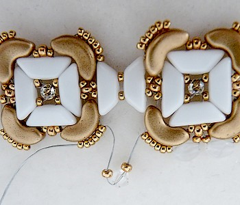 Bracelet avec perles Tinos®, Arcos®, Pinch, toupies PureCrystal® et Strass Mesh : Etape 20