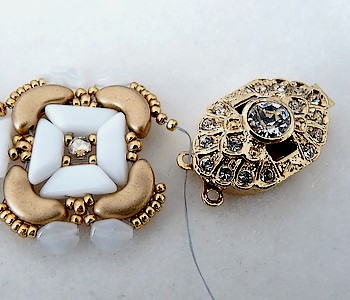 Bracelet avec perles Tinos®, Arcos®, Pinch, toupies PureCrystal® et Strass Mesh : Etape 22