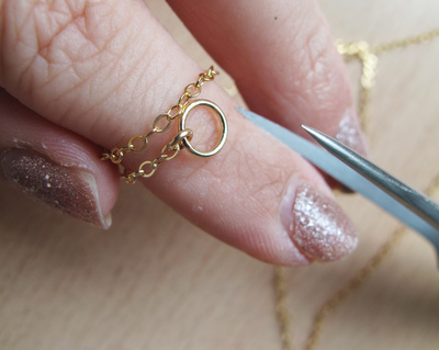 Trio bagues de phalange Breloque Feuilles Strass PureCrystal et Perles Chips : Etape 2