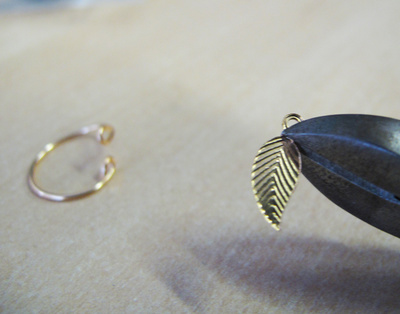 Trio bagues de phalange Breloque Feuilles Strass PureCrystal et Perles Chips : Etape 7