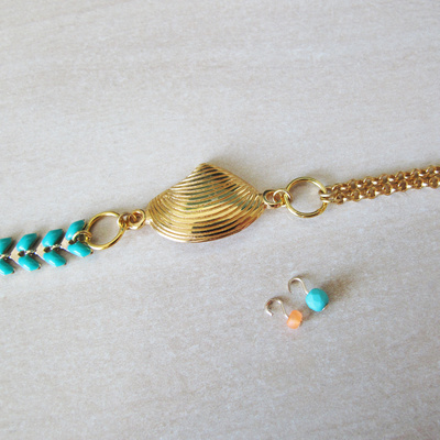 Bracelet coquillage chaîne épis et pompon : Etape 6