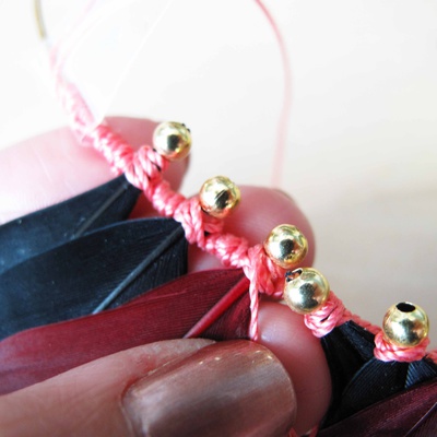 Collier Plastron Rétro PureCrystal et plumes : Etape 4