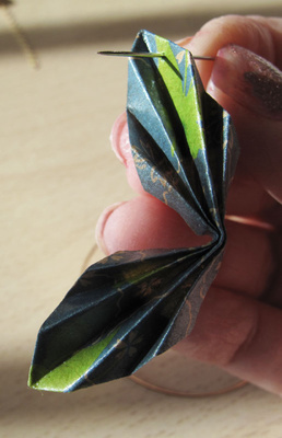 Boucles d'oreilles Origami motif Jungle : Etape 10