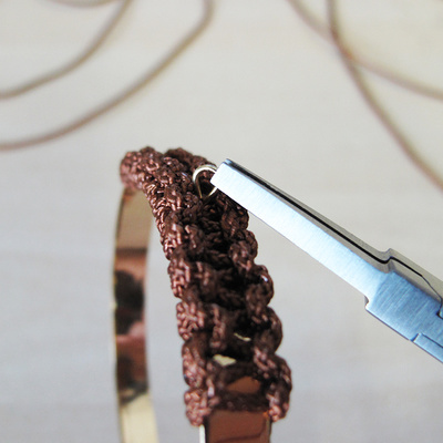 Trio de bracelets joncs breloques tissés en macramé : Etape 7