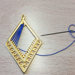 Boucles d'oreilles Fils tendus Lizbeth : Etape 2