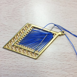 Boucles d'oreilles Fils tendus Lizbeth : Etape 3