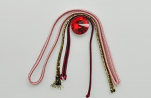 Boucles d'oreilles rouges en soutache avec cabochon rivoli PureCrystal : Etape 1