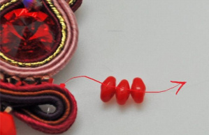 Boucles d'oreilles rouges en soutache avec cabochon rivoli PureCrystal : Etape 12