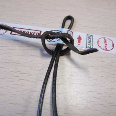 Bracelet Tressage épis Lacet en daim et Cordon en cuir : Etape 2