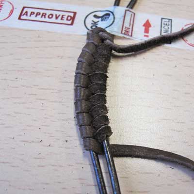Bracelet Tressage épis Lacet en daim et Cordon en cuir : Etape 5