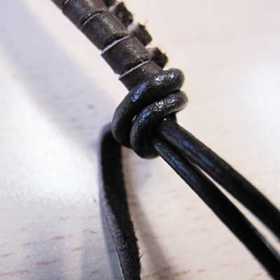 Bracelet Tressage épis Lacet en daim et Cordon en cuir : Etape 6