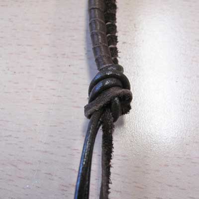 Bracelet Tressage épis Lacet en daim et Cordon en cuir : Etape 7