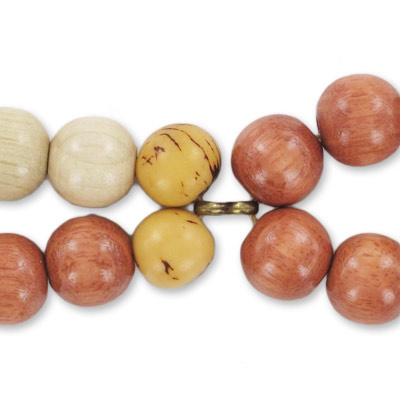 Collier Pompons et Rondes en bois : Etape 3