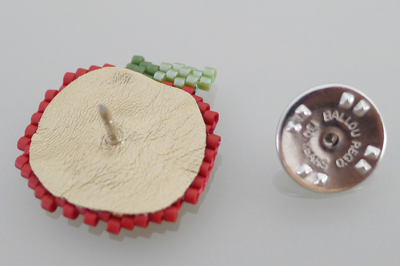 Assortiment de Pin's tranches de fruits en tissage de perles Miyuki : Etape 4