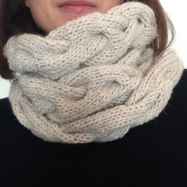 Tricoter un Snood torsadé Laine Rico Essentials Tricoter un Snood torsadé Laine Rico Essentials