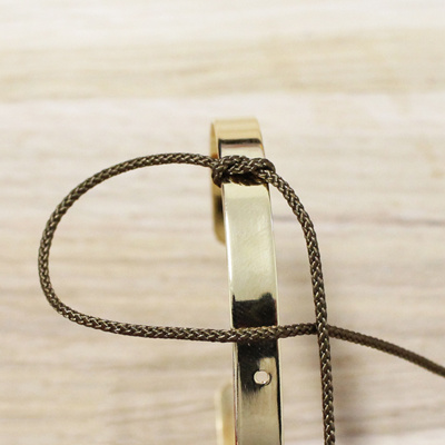 Trio de bracelets joncs breloques tissés en macramé : Etape 2