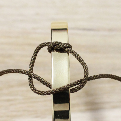 Trio de bracelets joncs breloques tissés en macramé : Etape 3