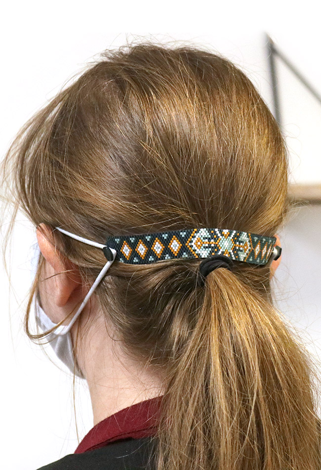 Attache masque en tissage de perles Miyuki delicas Peyote impair