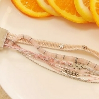 stacking de bracelets