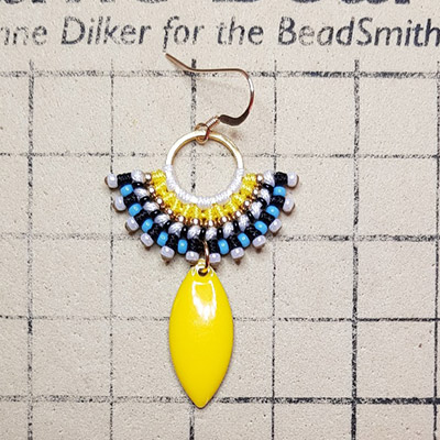 DIY Boucles d'oreilles pendantes Menton en perles de rocailles et noeuds : Etape 12