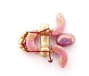 Boucles d'oreilles Rose pendantes en perles de verres tchèque Puca® : Etape 2