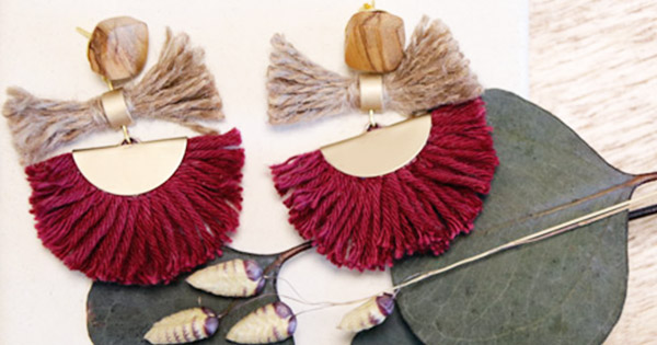 Boucles d'oreilles pendantes à pompons en laine