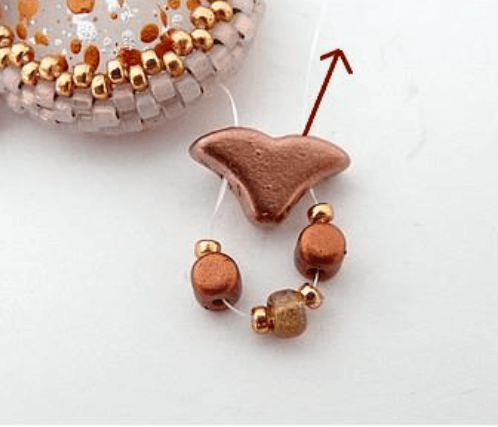 Boucles d'oreilles Ho ! avec perles en verre par Puca® : Etape 24