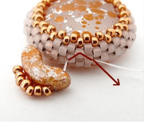 Boucles d'oreilles Ho ! avec perles en verre par Puca® : Etape 8