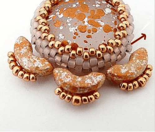 Boucles d'oreilles Ho ! avec perles en verre par Puca® : Etape 9