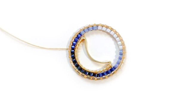 Boucles d'oreilles Tissage Miyuki double intercalaire Lune : Etape 2